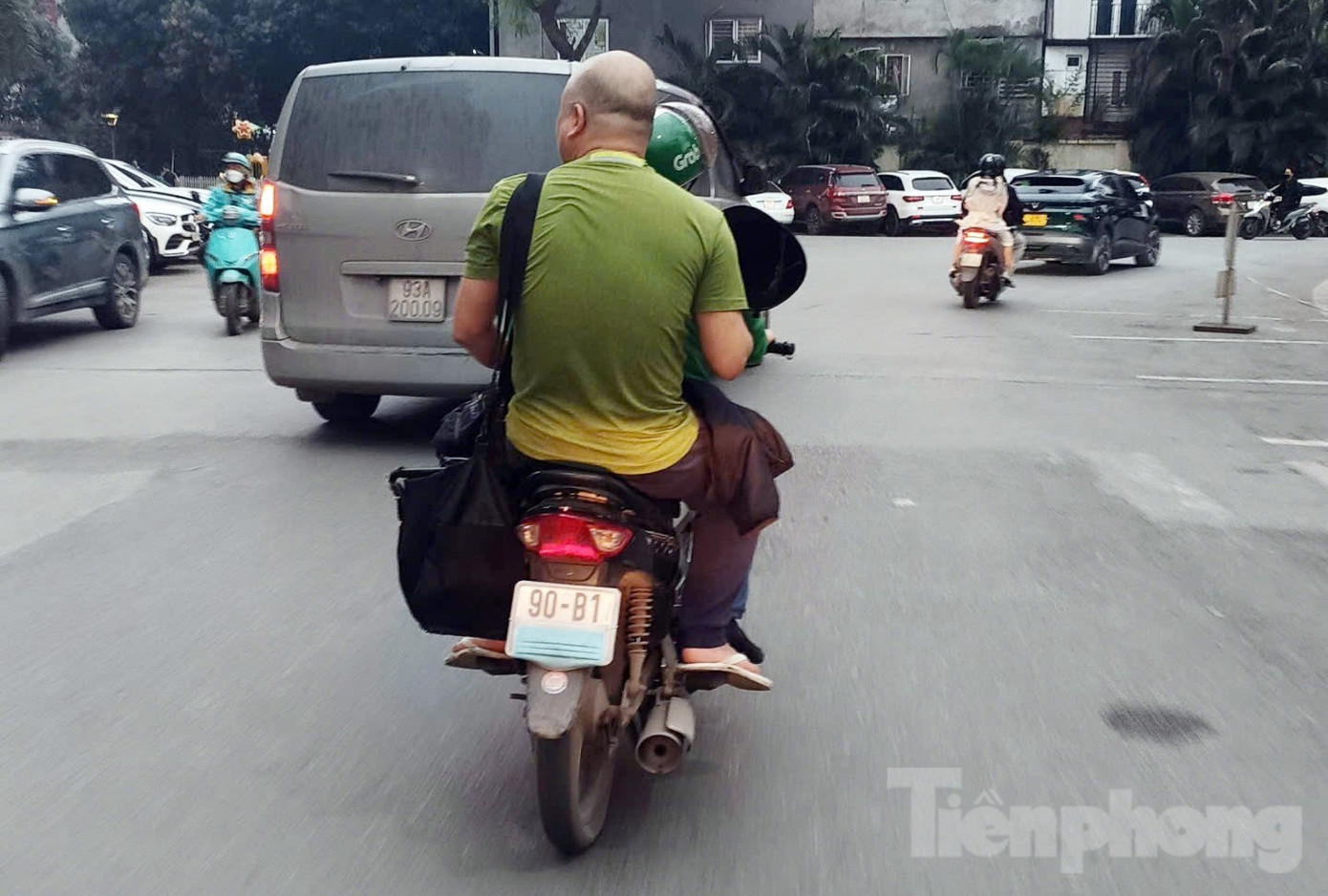 Cục CSGT nghiên cứu, đề xuất tăng nặng mức xử phạt hành vi che biển số - Ảnh 1