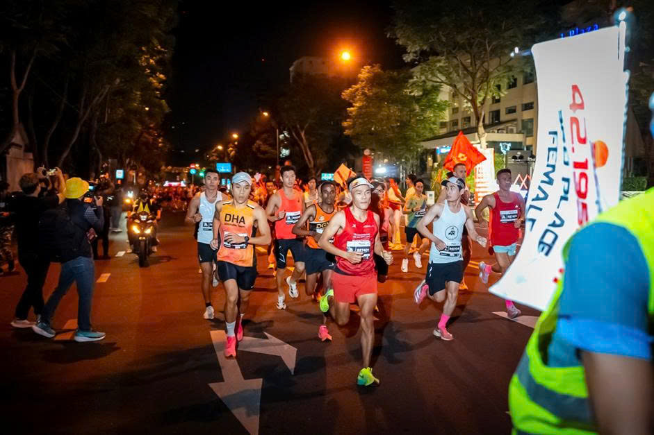 Lan tỏa “Bước chạy vì một Việt Nam vượt trội”, hàng chục ngàn người cùng Techcombank trao cơ hội bước đi cho trẻ em Việt - Ảnh 1