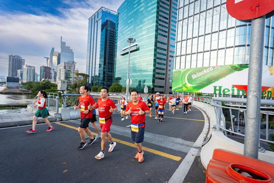 Lan tỏa “Bước chạy vì một Việt Nam vượt trội”, hàng chục ngàn người cùng Techcombank trao cơ hội bước đi cho trẻ em Việt - Ảnh 2