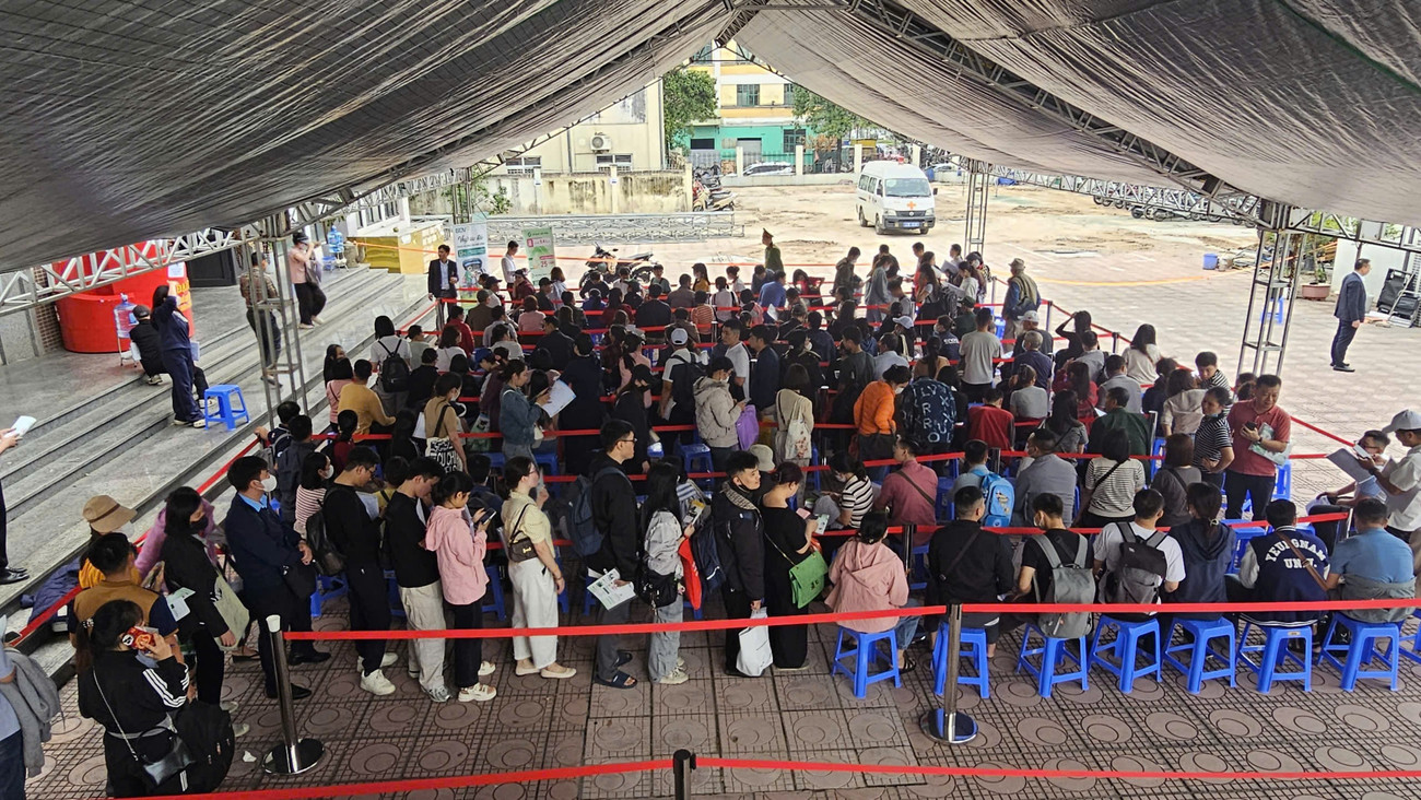 Mở bán nhà ở xã hội từ 900 triệu đồng/căn tại Hà Nội: Mời công an giám sát, dẹp 'cò mồi’ trục lợi - Ảnh 2