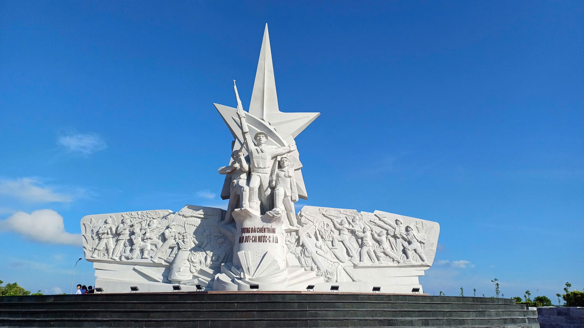 Một số người dân ở Cà Mau vui mừng được hưởng nhiều quyền lợi - Ảnh 1