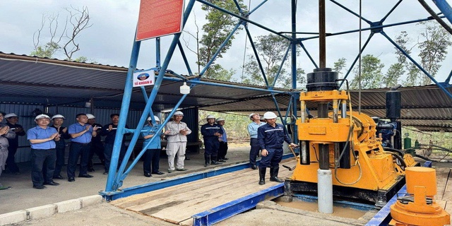 Khoan 11 lỗ sâu hơn 1.900m, Việt Nam phát hiện hơn 1 triệu tấn kho báu mới - Ảnh 1