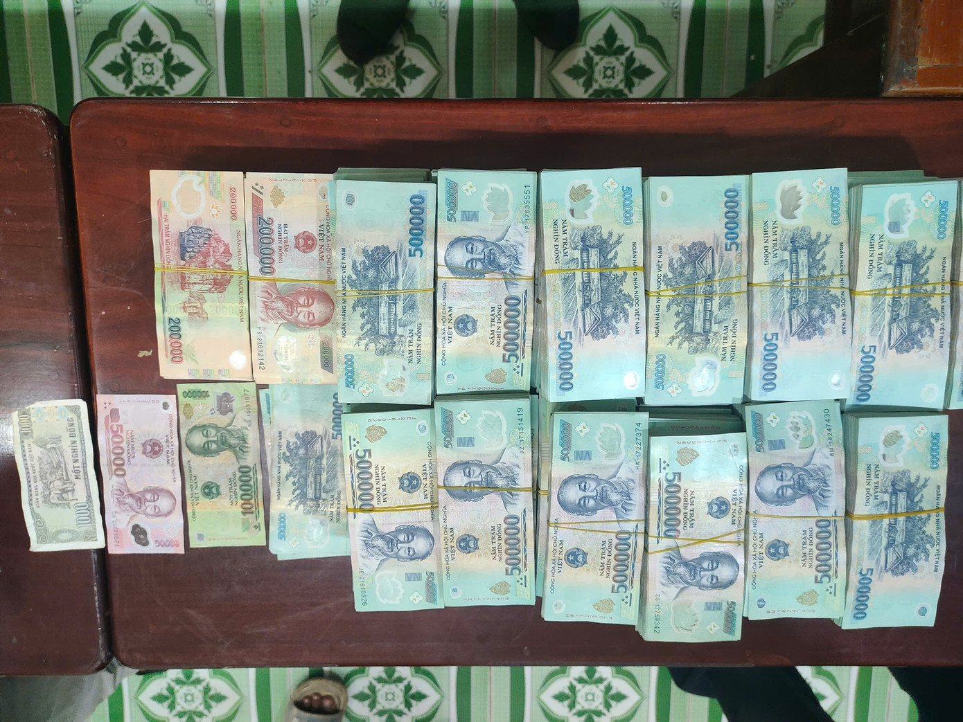 Bắt vụ tuồn hơn 7 tỷ tiền Việt qua biên giới An Giang - Ảnh 2