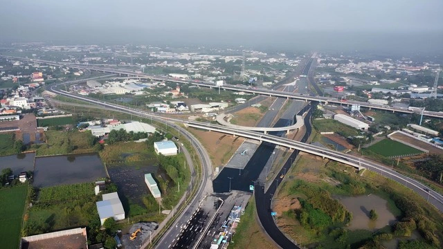 Đô thị Vành đai - Cao tốc: Dịch chuyển chiến lược đầu tư của các ‘ông lớn’ - Ảnh 1