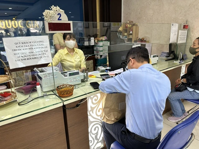 Công ty SJC tạm ngưng đăng ký mua vàng miếng trực tuyến - Ảnh 1