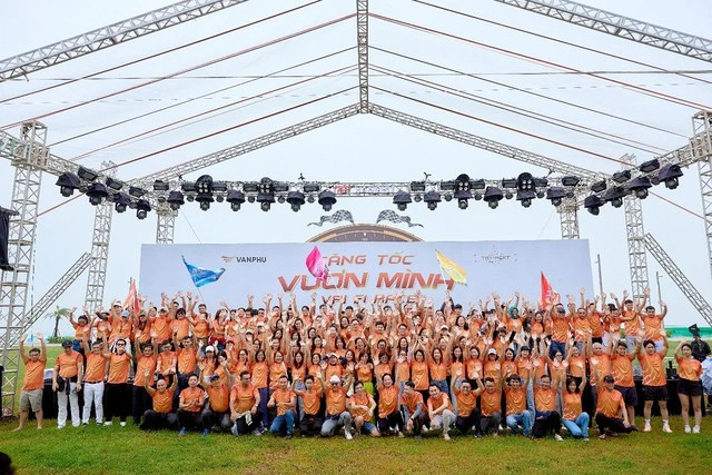 Văn Phú được vinh danh Top 100 nơi làm việc tốt nhất Việt Nam 2025 - Ảnh 2