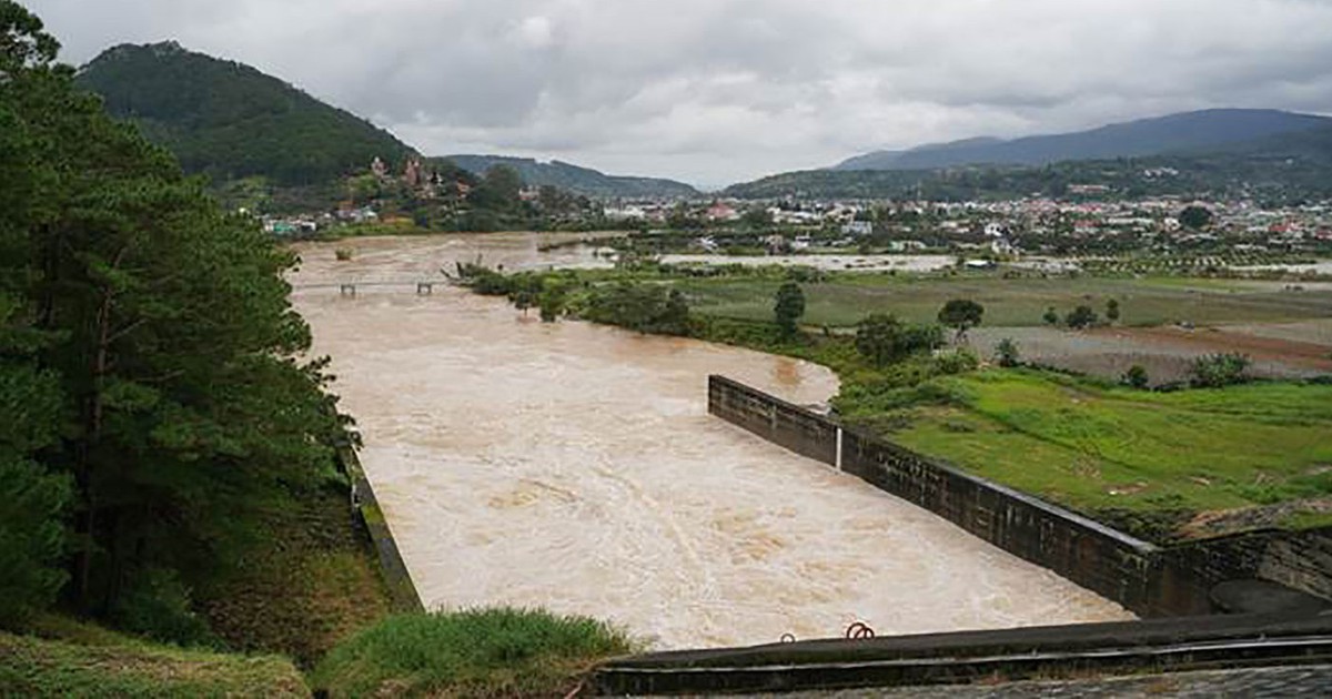 Hồ Đơn Dương xả điều tiết qua tràn giảm nhẹ thiên tai cho vùng hạ du