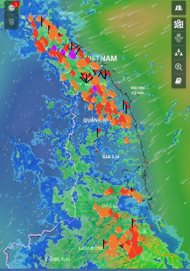 Đêm qua miền Trung mưa rất lớn trên 400 mm, hôm nay TP.HCM có mưa to - Ảnh 2
