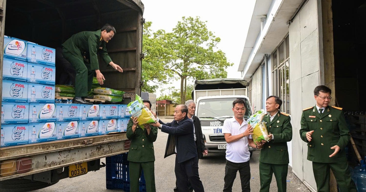 Petrovietnam vượt mưa lũ trực tiếp hỗ trợ đồng bào miền Trung