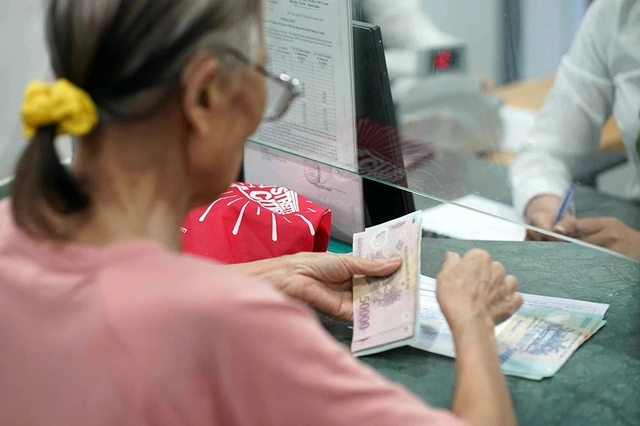 Thu nhập thấp cũng bị khấu trừ thuế? - Ảnh 1