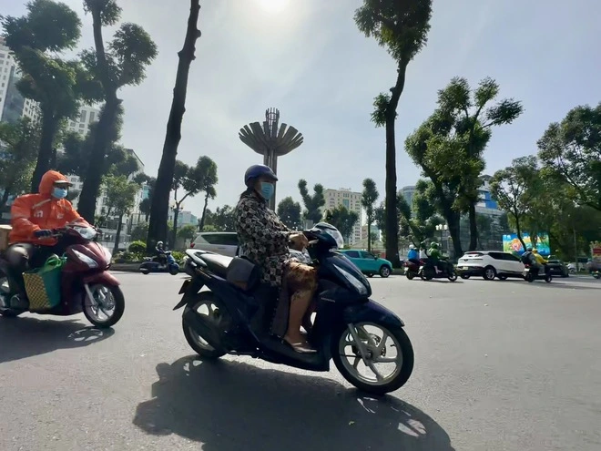 TP.HCM trời chuyển rét bất thường, vì sao? - Ảnh 1