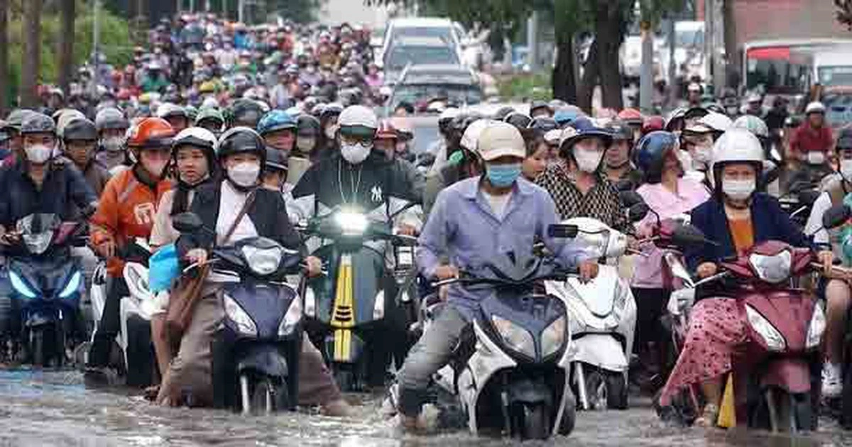 Người dân TP.HCM vẫn sống chung với ngập