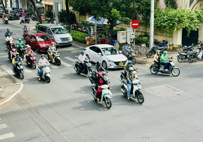 TP.HCM trời chuyển rét bất thường, vì sao? - Ảnh 2