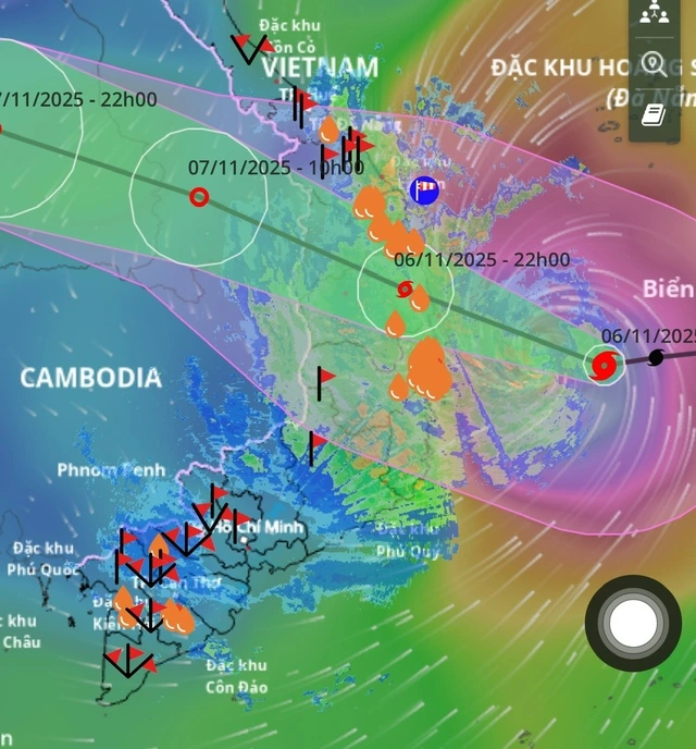 Bão Kalmaegi chỉ còn cách Quy Nhơn 190 km, giật trên cấp 17 - Ảnh 1