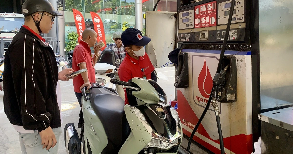 Giá xăng dầu đồng loạt tăng từ 15 giờ chiều nay