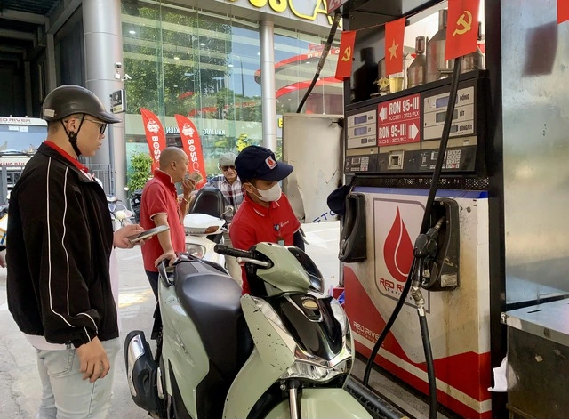 Giá xăng dầu đồng loạt tăng từ 15 giờ chiều nay - Ảnh 1