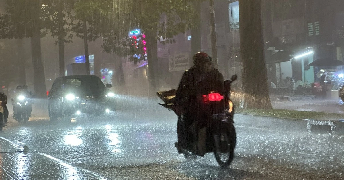 Ảnh hưởng bão Kalmaegi, Sài Gòn, Chợ Lớn đón đợt mưa lớn kéo dài 4 ngày