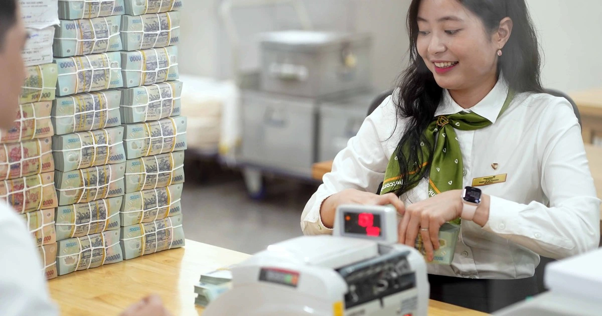 Lãi suất tiết kiệm ồ ạt tăng