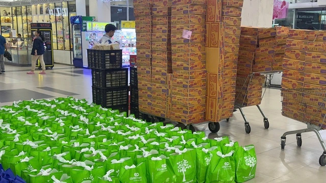 Saigon Co.op khẩn cấp hỗ trợ hàng chục tấn hàng thiết yếu,tiếp sức người dân vùng bão lũ - Ảnh 1