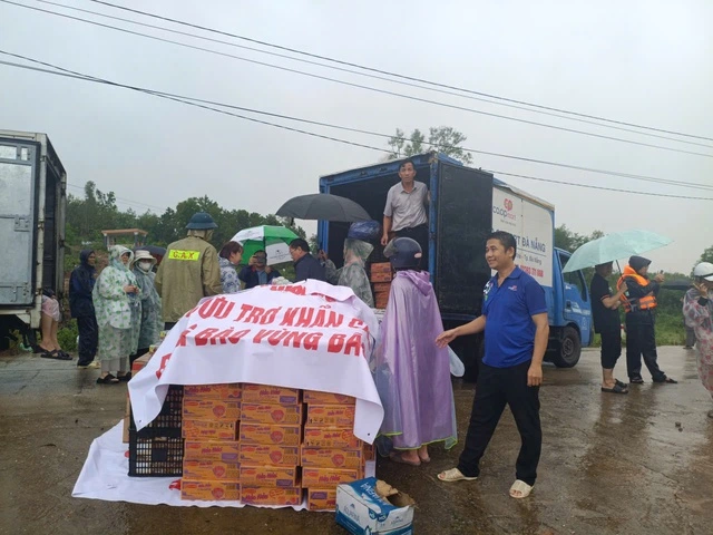 Saigon Co.op giữ vững bình ổn hàng hóa, san sẻ cùng bà con vùng lũ - Ảnh 1