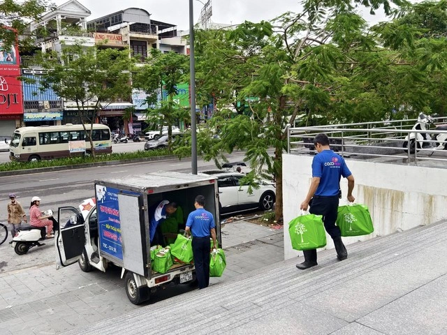 Saigon Co.op khẩn cấp hỗ trợ hàng chục tấn hàng thiết yếu,tiếp sức người dân vùng bão lũ - Ảnh 2