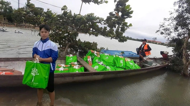 Saigon Co.op giữ vững bình ổn hàng hóa, san sẻ cùng bà con vùng lũ - Ảnh 3