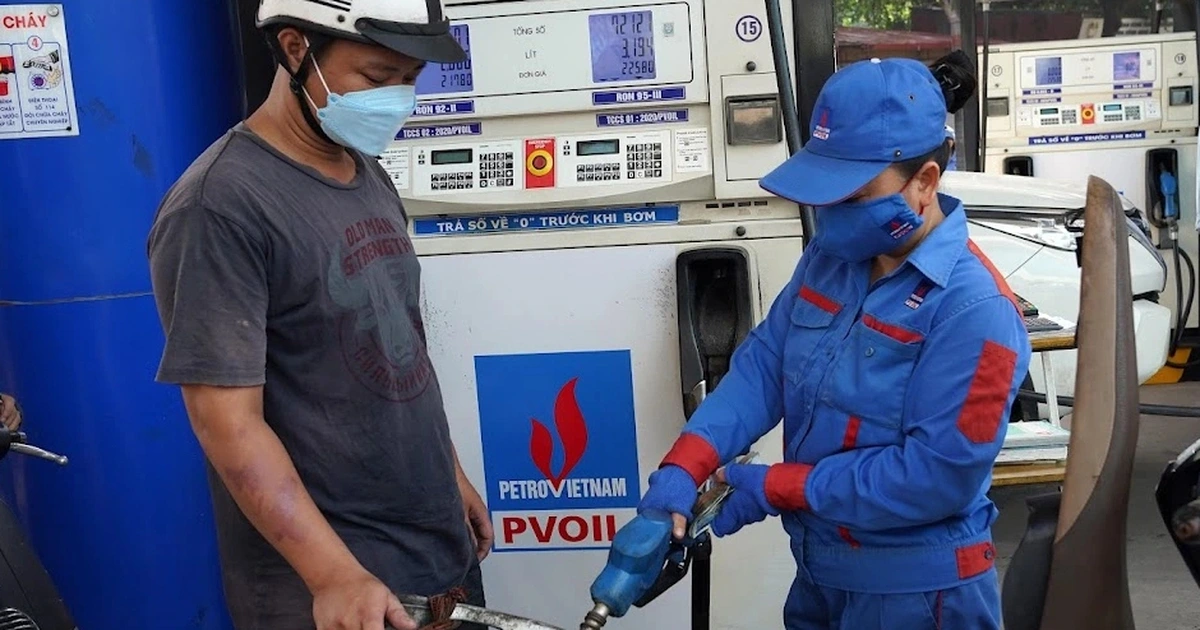 Giá xăng giảm sau 7 ngày tăng mạnh