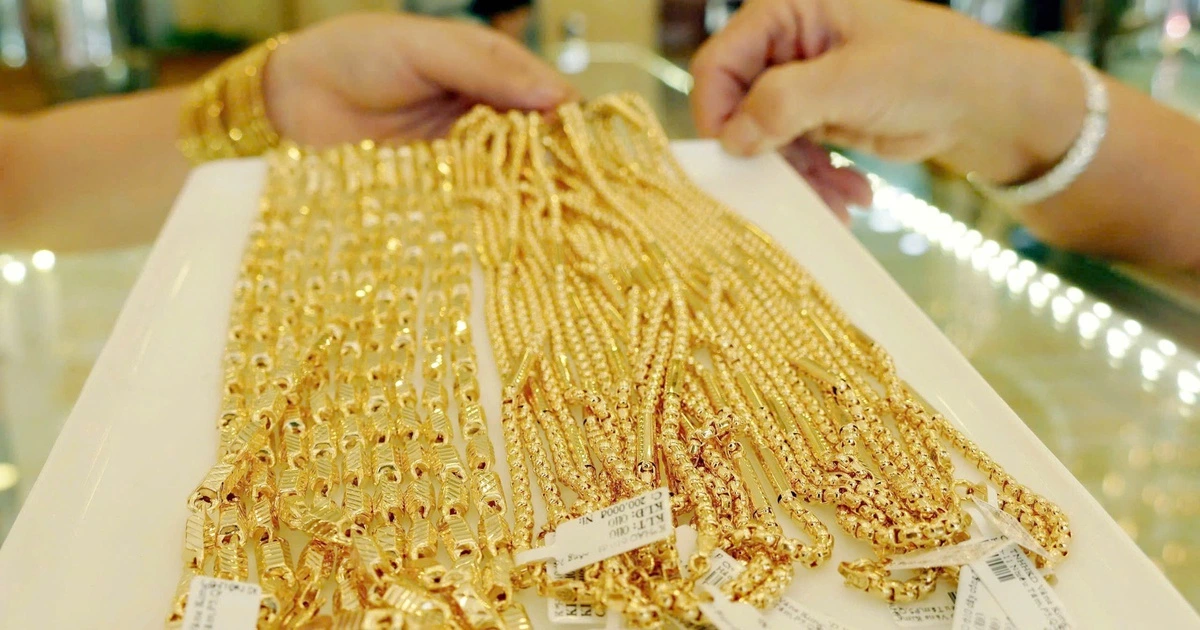 Sức mua nữ trang giảm vì bị hạn chế thanh toán bằng thẻ tín dụng