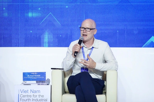 Nhà sáng lập Robotics khuyên giới trẻ: 'Hãy học tiếng Anh và học thật giỏi' - Ảnh 1