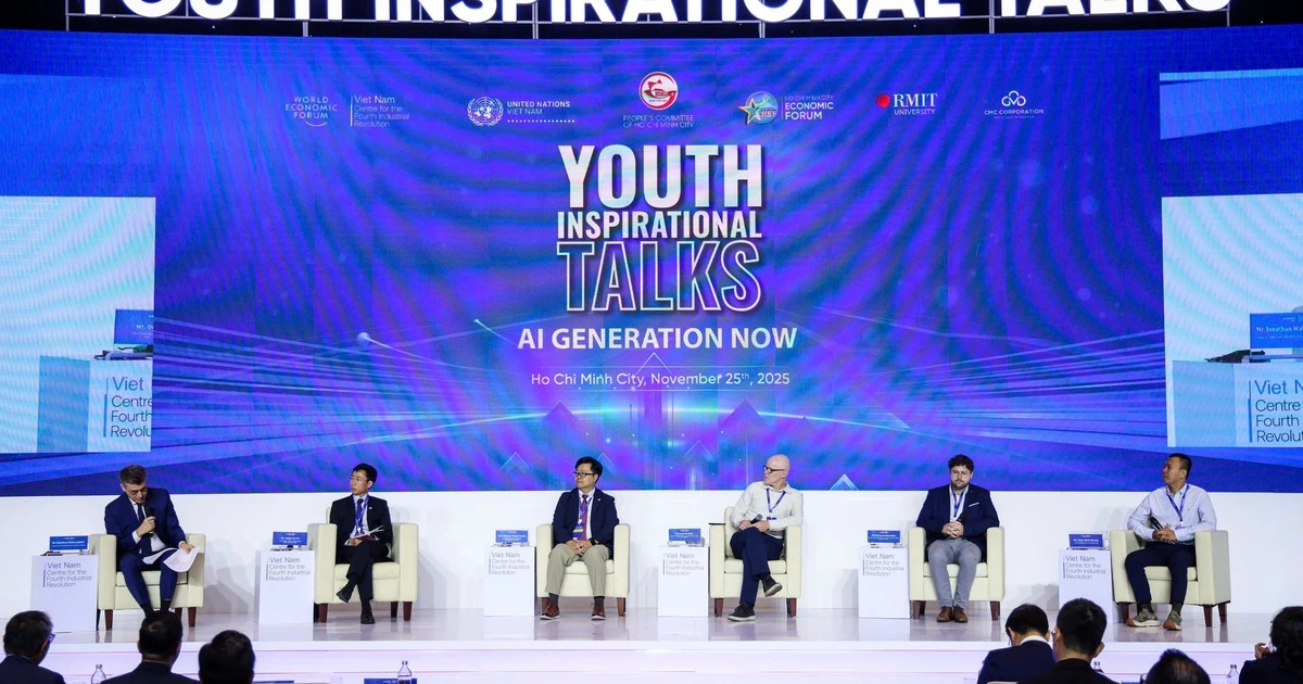 Nhà sáng lập Robotics khuyên giới trẻ: 'Hãy học tiếng Anh và học thật giỏi'