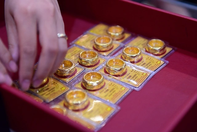 Giá vàng hôm nay 6.11.2025: Vàng nhẫn vượt mặt vàng miếng - Ảnh 1