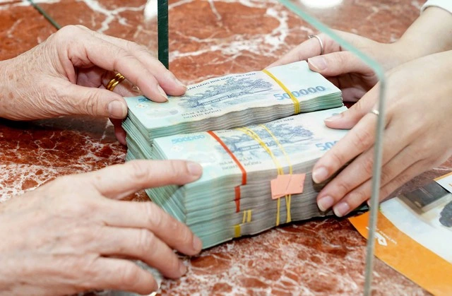 Lãi suất tiết kiệm tăng cao, gửi 500 triệu đồng sẽ được bao nhiêu? - Ảnh 1