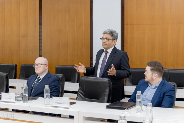 Đại học Kinh tế TP.HCM liên kết đào tạo tiến sĩ với Đại học Huddersfield của Anh - Ảnh 2