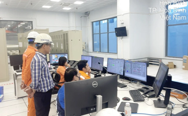 Tổ máy số 2 Nhà máy Thủy điện Hòa Bình mở rộng hòa lưới thành công - Ảnh 1