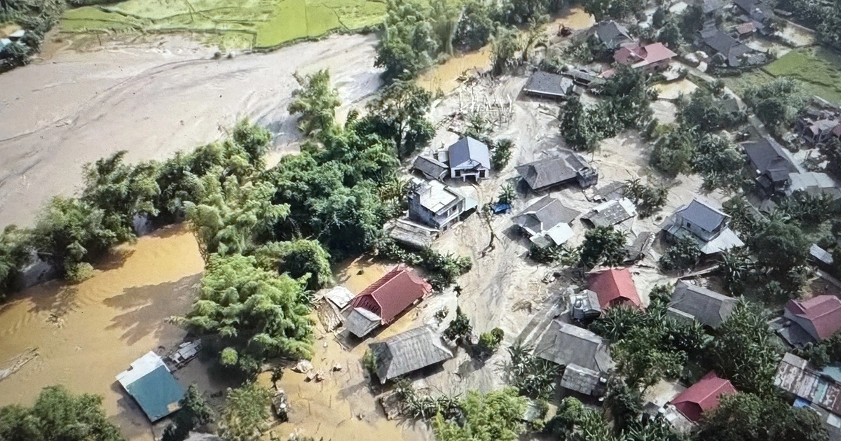 Đấu giá hơn 100.000 m3 cát vàng trôi vào nhà dân do lũ