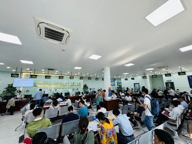 Phạt nặng chủ đầu tư chây ì làm sổ hồng cho khách hàng - Ảnh 1