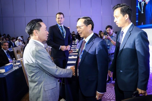 Diễn đàn Kinh tế mùa thu năm 2025: Phó thủ tướng kêu gọi giới trẻ TP.HCM khởi nghiệp - Ảnh 1