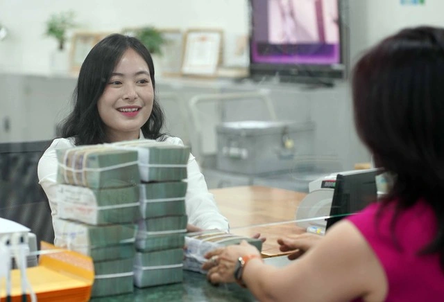 Khách hàng chú ý: Từ ngày 1.1.2026 ngân hàng ngừng giao dịch bằng hộ chiếu - Ảnh 1