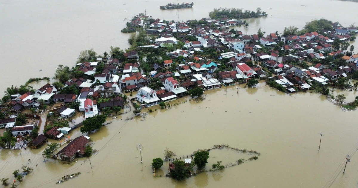 Doanh nghiệp bảo hiểm bồi thường nhanh cho khách hàng vùng mưa lũ