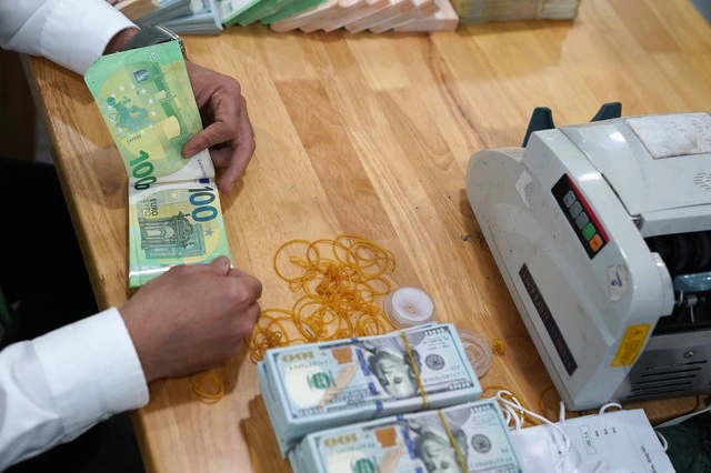 Giá USD hôm nay 30.11.2025: Cùng euro, bảng Anh đồng loạt đi lên - Ảnh 1