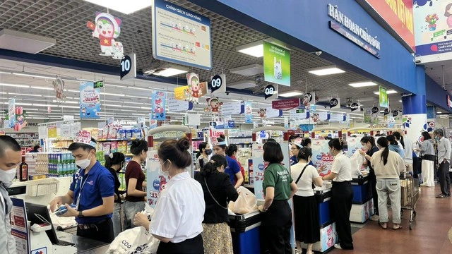 Saigon Co.op giữ vững bình ổn hàng hóa, san sẻ cùng bà con vùng lũ - Ảnh 5