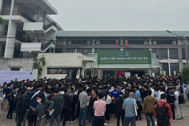 Vụ xuyên đêm chờ mua nhà ở xã hội: Không chấp nhận thứ tự nộp hồ sơ người dân tự lập - Ảnh 2