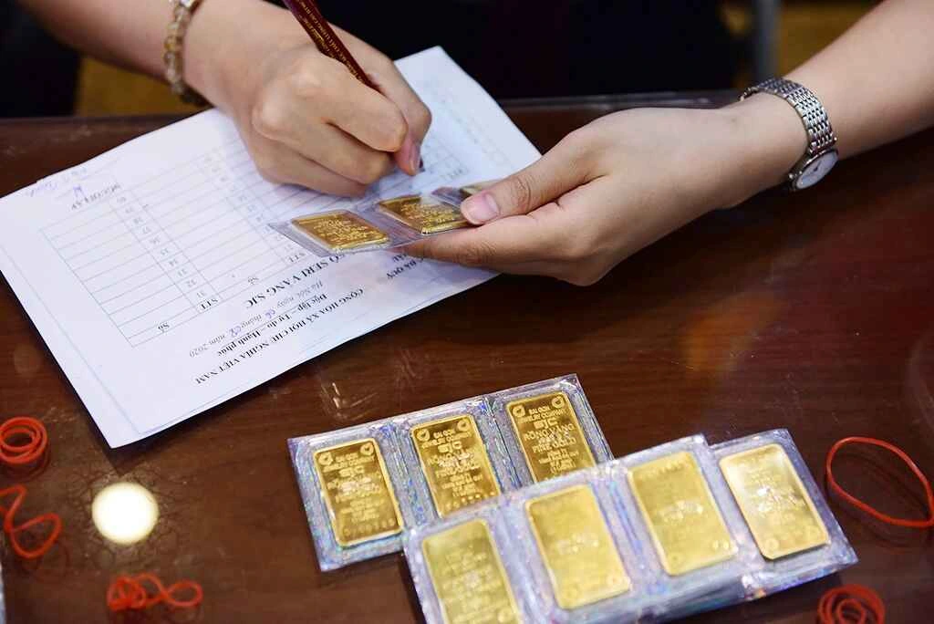 Mua vàng để 'bỏ ống', có nên đánh thuế ? - Ảnh 1