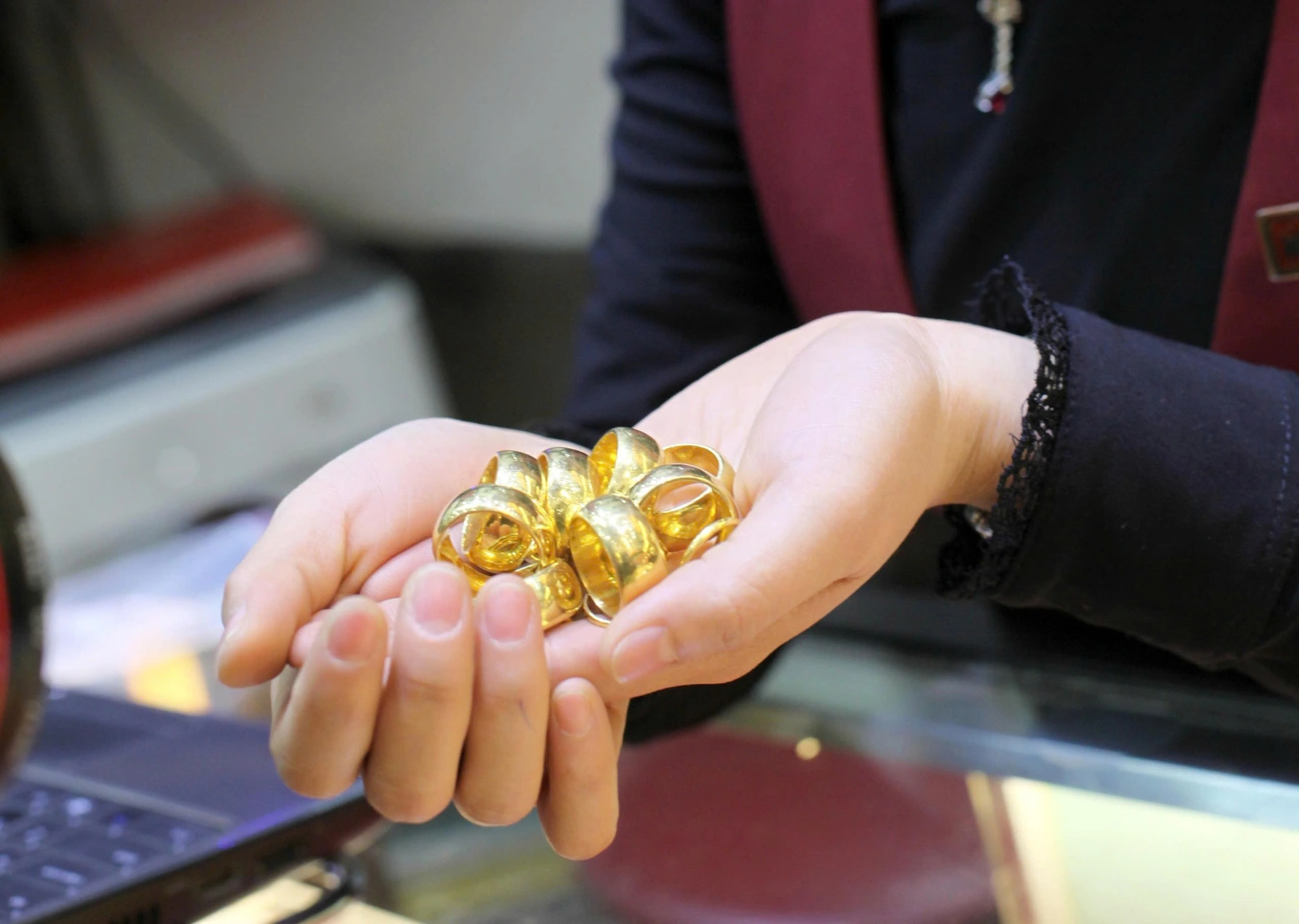 Vàng giảm giá nhưng rủi ro tăng - Ảnh 1