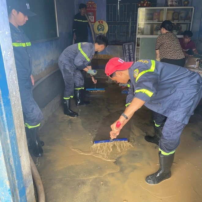 Chung tay tái thiết vùng lũ miền Trung: Cần chính sách đặc biệt hỗ trợ người dân, doanh nghiệp - Ảnh 2