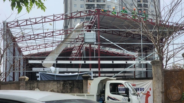 Phường An Khánh ra quân cưỡng chế sân pickleball xây dựng không phép - Ảnh 2