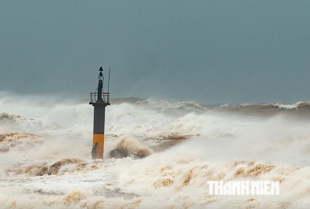 Biển Đông có thể 'gánh' 2 - 3 cơn bão trong tháng 11 - Ảnh 1