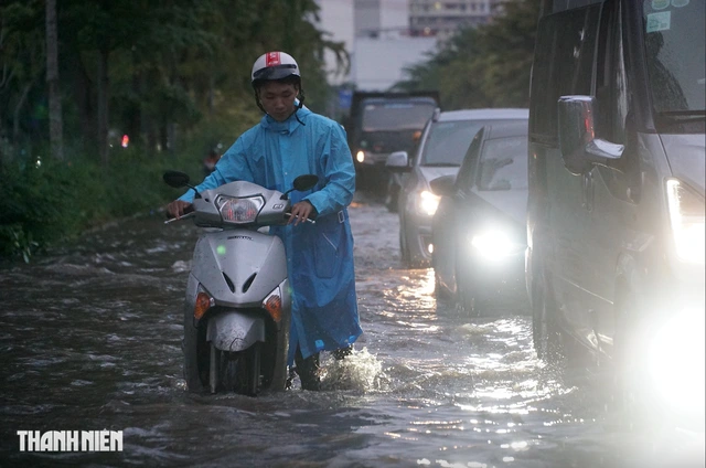 Người dân TP.HCM đối mặt với thời tiết nguy hiểm vào tuần tới - Ảnh 1