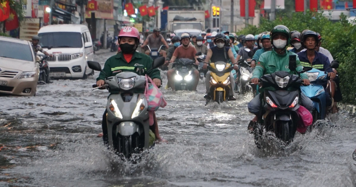 Triều cường sông Sài Gòn bất ngờ lên nhanh, nhiều trạm lại vượt báo động 3