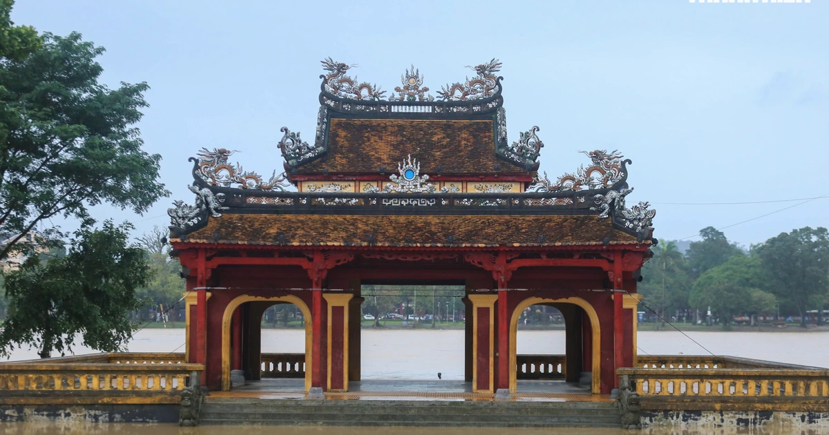 Huế mưa lớn gần 1.000 mm, cảnh báo lũ quét và sạt lở nhiều nơi